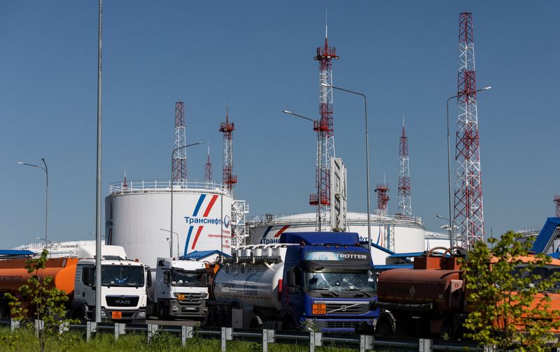 Putin says Russia will not mothball oil wells despite West's import ban