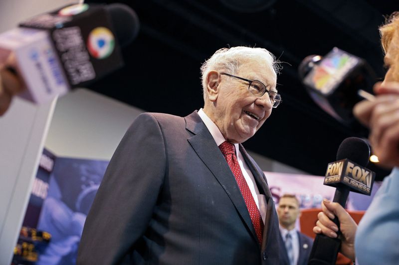 Last Warren Buffett lunch auction fetches $3 million early bid