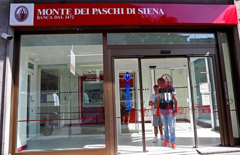 Monte dei Paschi names veteran UniCredit executive as CFO