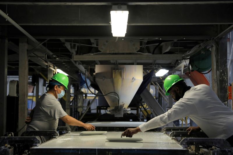 Philadelphia Fed manufacturing index goes negative for first time in 2 years