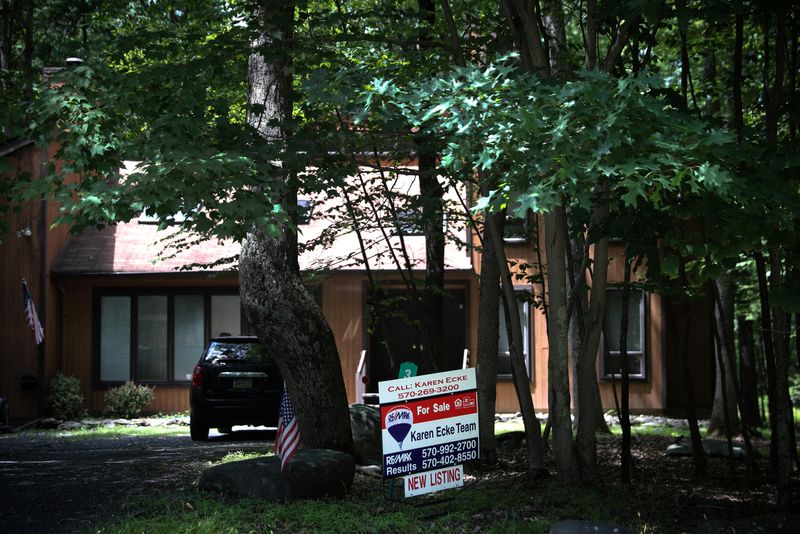 Rates on U.S. 30-year mortgages see biggest one-week increase since 1987