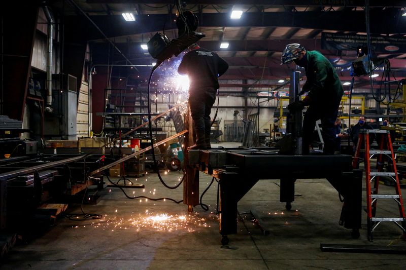 U.S. economy contracts in Q1; outlook murky as unsold goods accumulate