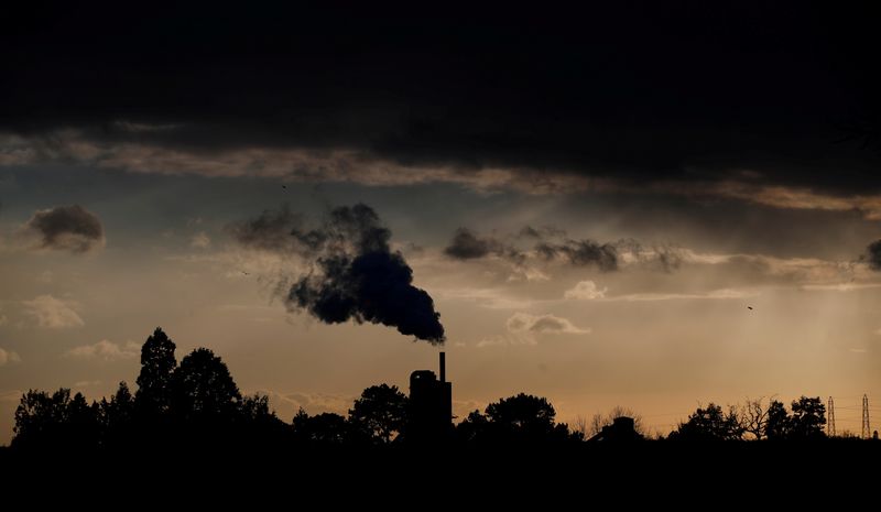 UK manufacturing loses more steam in June -PMI