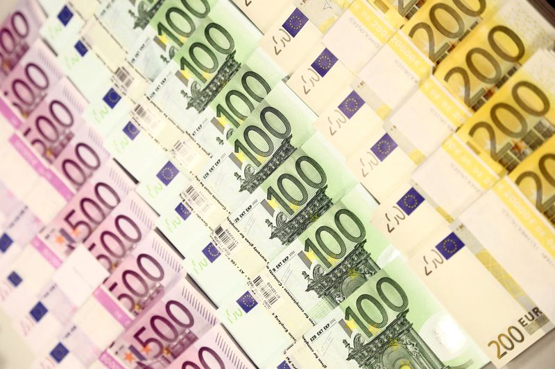 Euro falling towards parity pain point