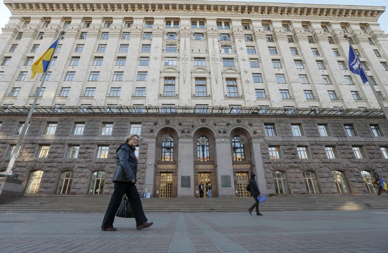 Explainer-Ukraine pushes for debt freeze to dodge hard default
