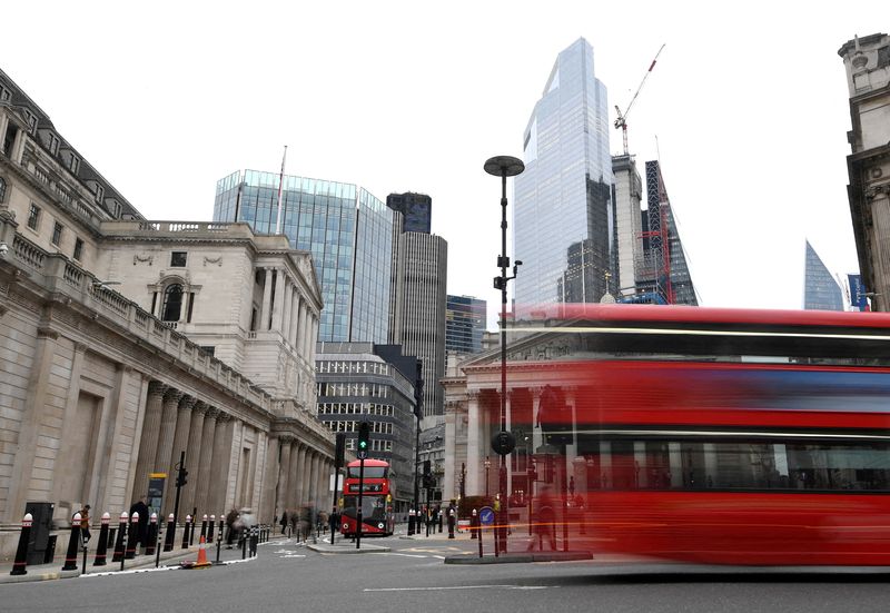 BoE torn over whether to join big rate hike club