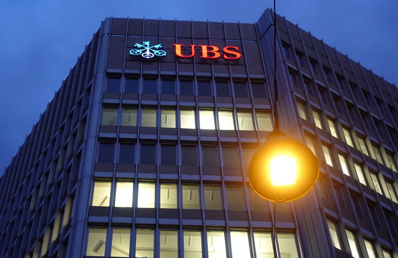 U.S. watchdogs scrutinise UBS over staff messaging