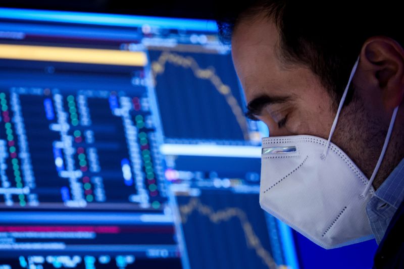 U.S. yield curve flashing more warning signs of recession risks ahead