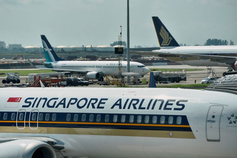 Singapore Airlines swings to profit as passenger traffic improves