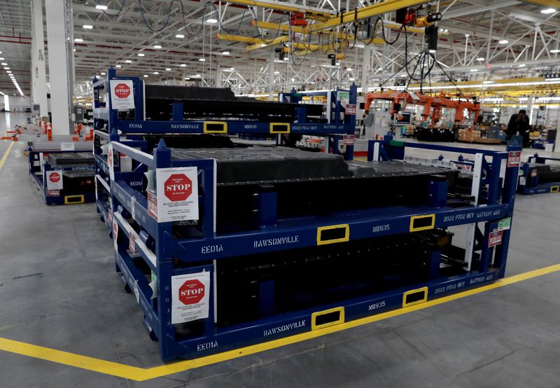 Column - U.S. manufacturing activity shows signs of peaking: Kemp