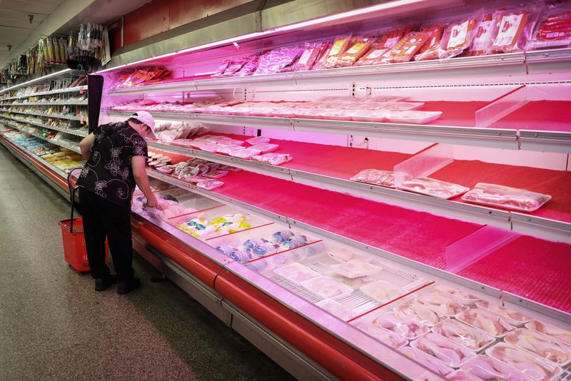 Instant View: US CPI unchanged in July, raises hopes of Fed slowing