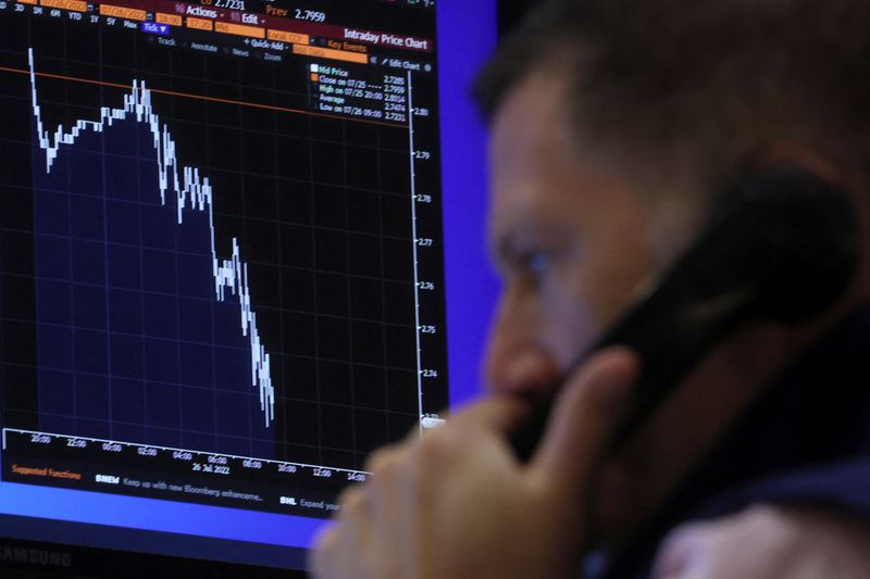 U.S. high-yield bond funds draw cash as recession fears ebb