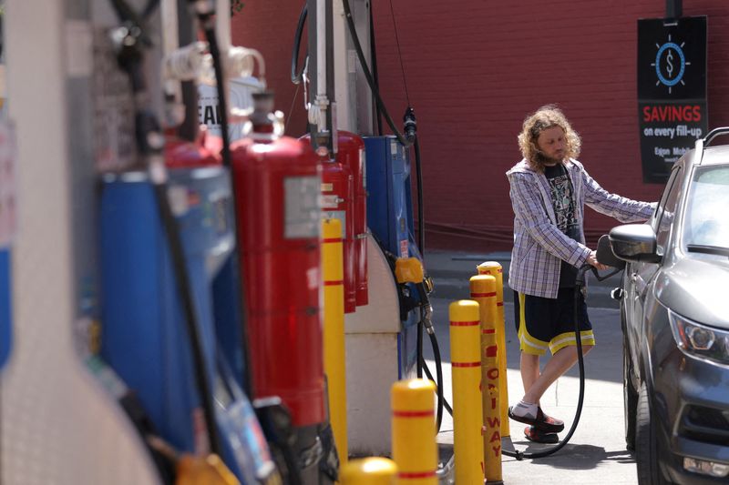 U.S. inflation outlook brightens as import prices drop, consumer sentiment rises