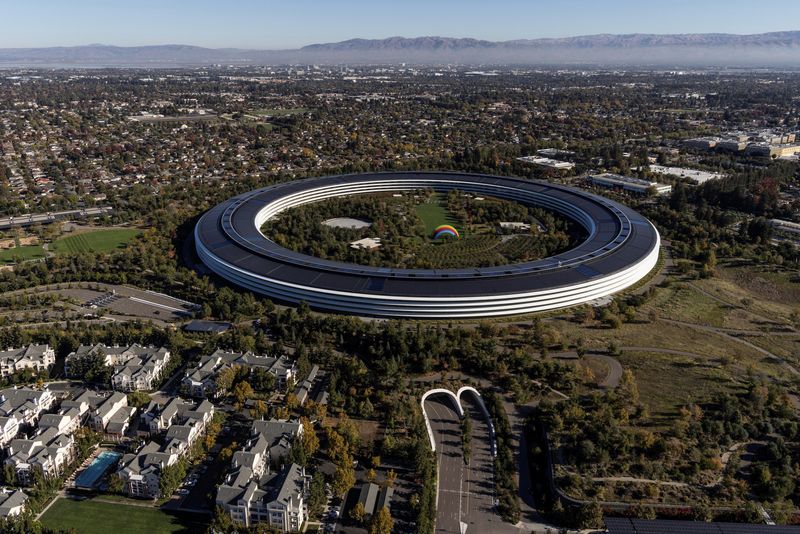 Apple sets Sept 5 deadline for employees to return to office - Bloomberg