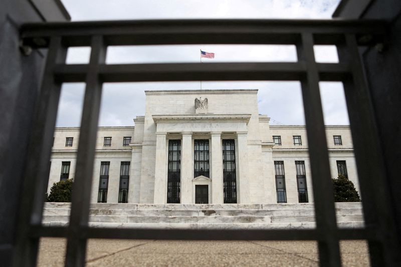 Fed staff sees bond portfolio income turning negative in coming months