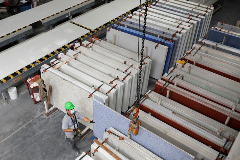 Philadelphia Fed manufacturing index unexpectedly rises in August