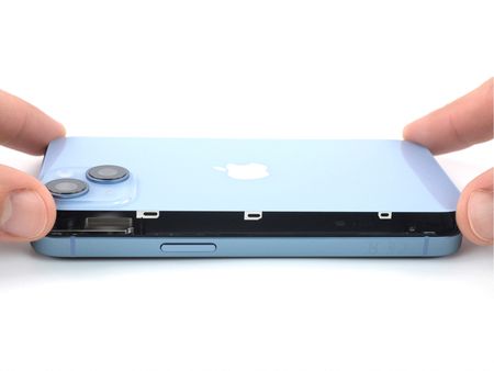 Cracked iPhone back glass? Some new models much easier to fix, firm finds