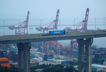 S.Korea 20-day exports fall on holiday effects, slow global economy