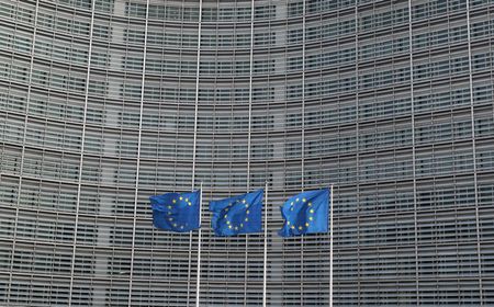 EU eyes oil price cap, more high-tech export curbs in new Russia sanctions -sources
