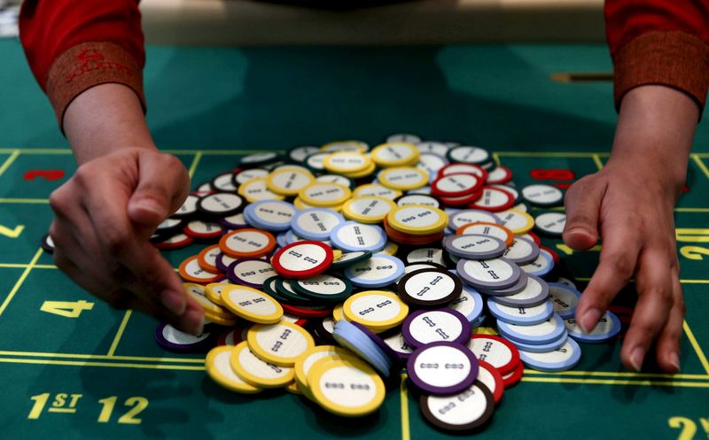 Philippines to shut 175 offshore gambling firms, deport 40,000 Chinese workers