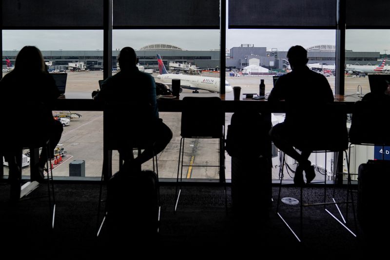 U.S. proposes requiring new airline fee disclosure rules