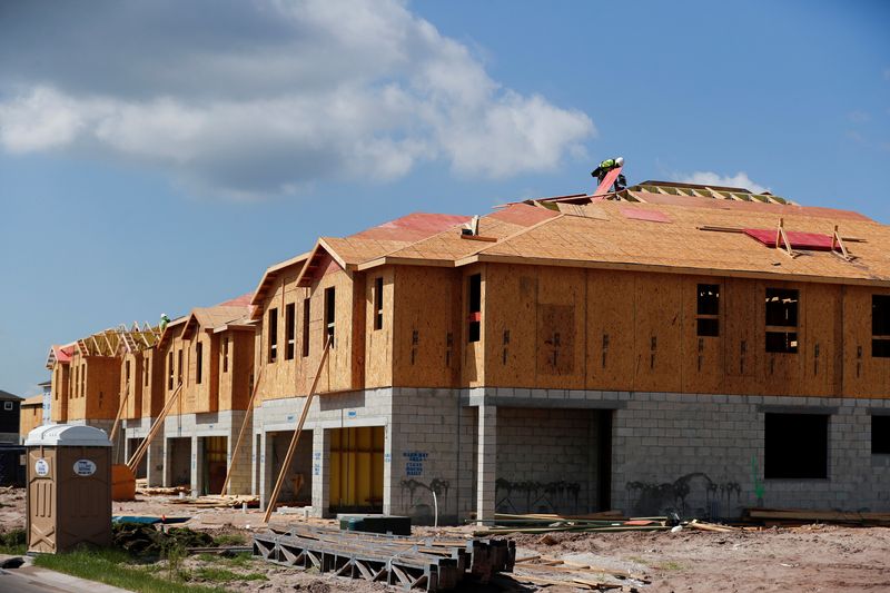 U.S. new home sales unexpectedly rise in August