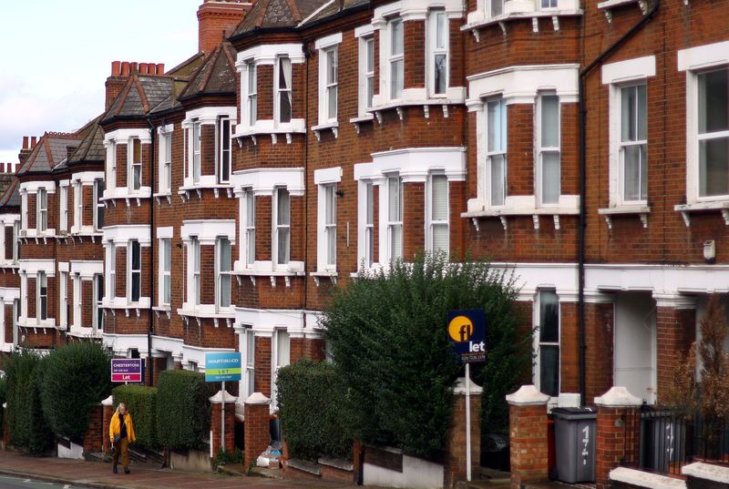 UK housing market may face perfect storm as mortgage rates rise, house prices drop