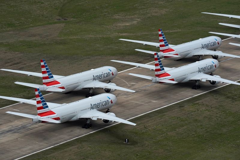 Lawmakers, unions press U.S. airlines to hold off on stock buybacks