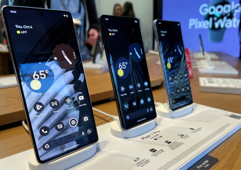 In Apple's shadow, Google takes new route to face recognition on Pixel phones