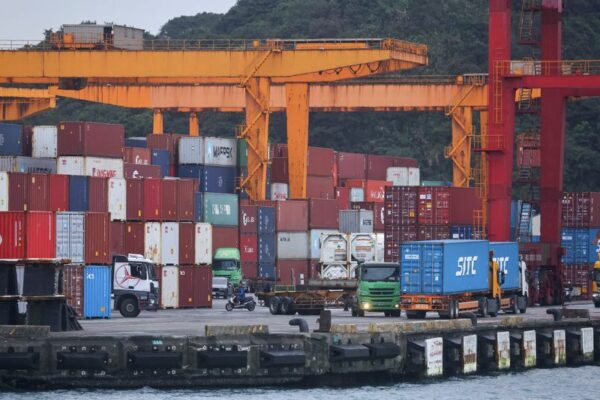 Taiwan Sept exports drop for first time in two years, outlook poor