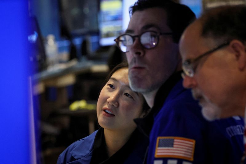 S&P ends lower, dollar loses ground after Fed minutes
