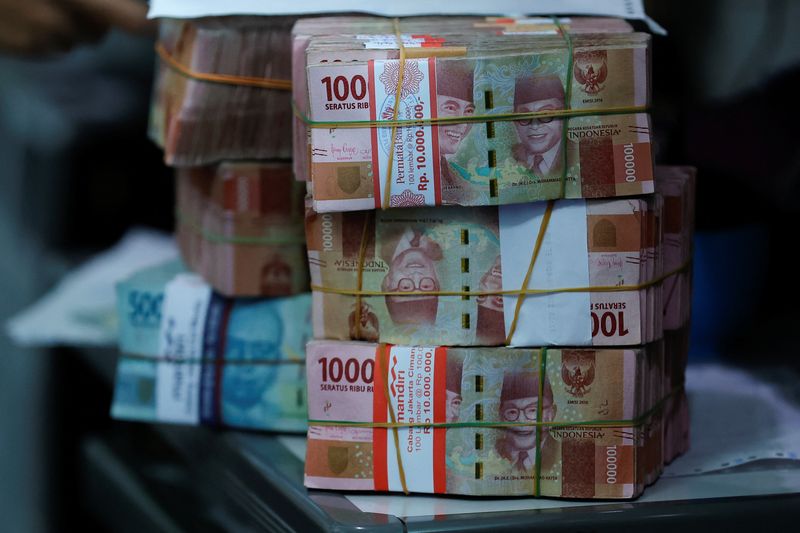 Analysis-Indonesia's defences start crumbling against relentless dollar