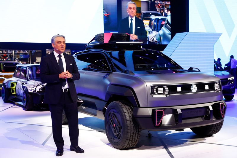 Renault CEO: problems remain regarding supplies of semiconductor chips