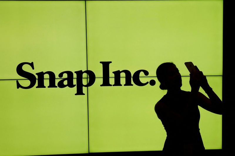 Digital ad market shows 'signs of life' but economy clouds 2023 outlook