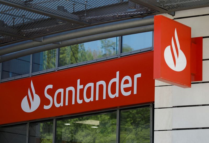 Santander offers to buy 4% it doesn't own in Mexican unit prior to delisting
