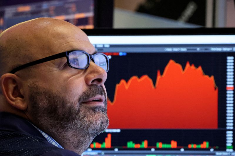 U.S. equity funds lure inflows on earnings optimism