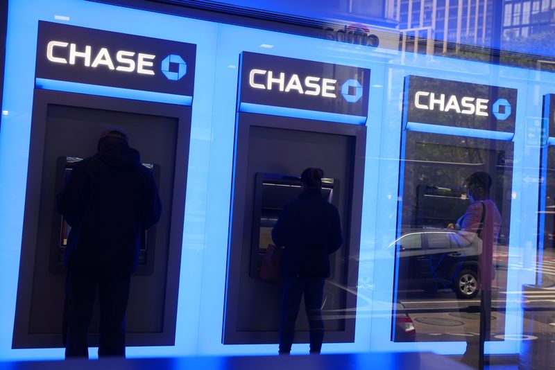 'Unbanked' U.S. households hit lowest level since financial crisis