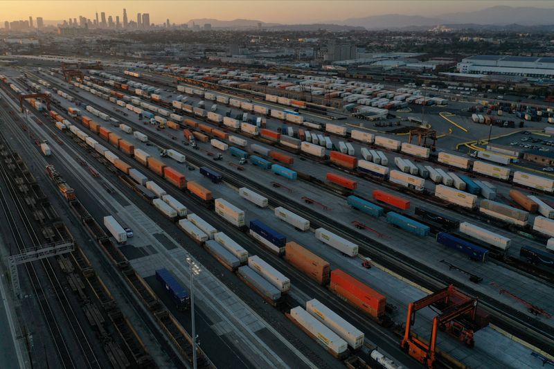 U.S. rail watchdog orders top carriers to report service metrics for 6 more months
