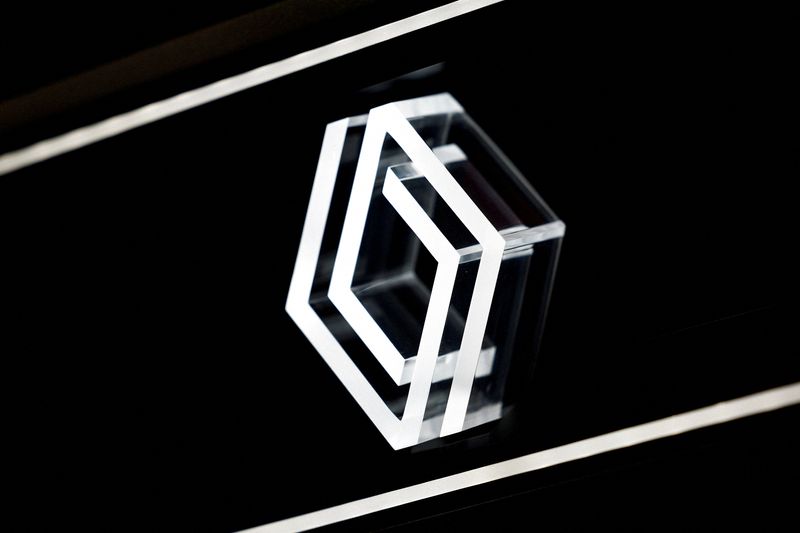 Moody's changes Renault's outlook to "stable" from "negative"