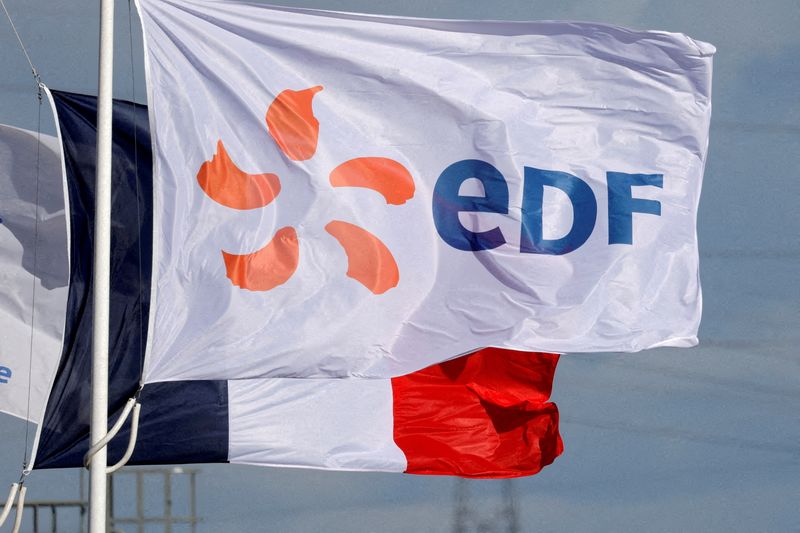 France's EDF, Credit Agricole sign 1 billion euro nuclear loan