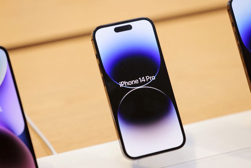 IPhone Pro models scarce in stores this holiday - Best Buy