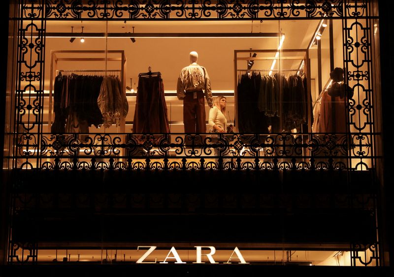 Zara workers in Spain start protests to demand higher pay
