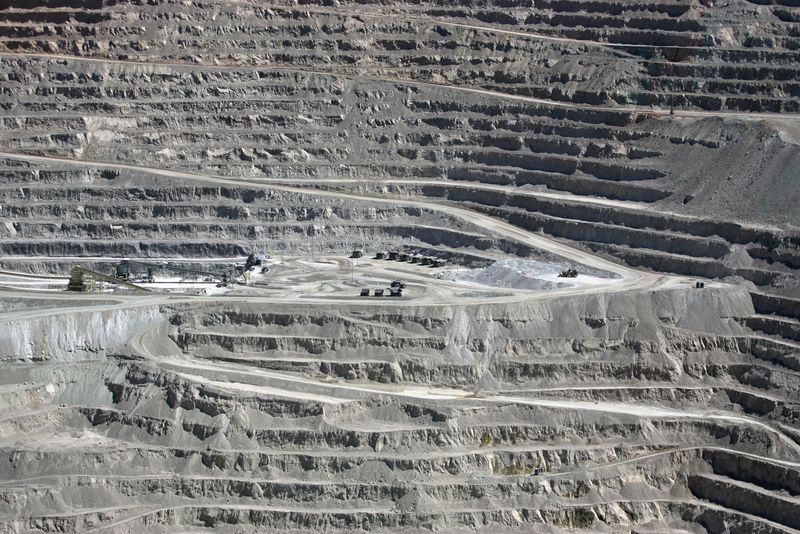 Workers for Chile's Escondida mine accept BHP's offer and will not strike-union source