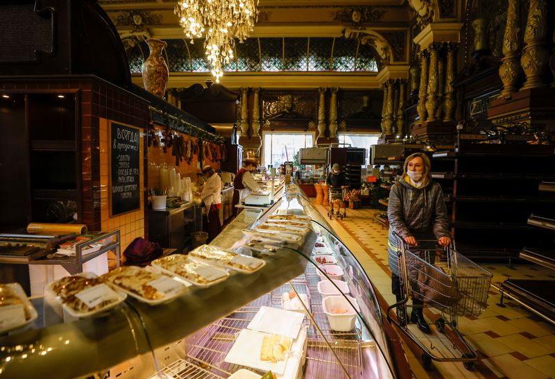 Russian weekly consumer prices rise more slowly before rate decision