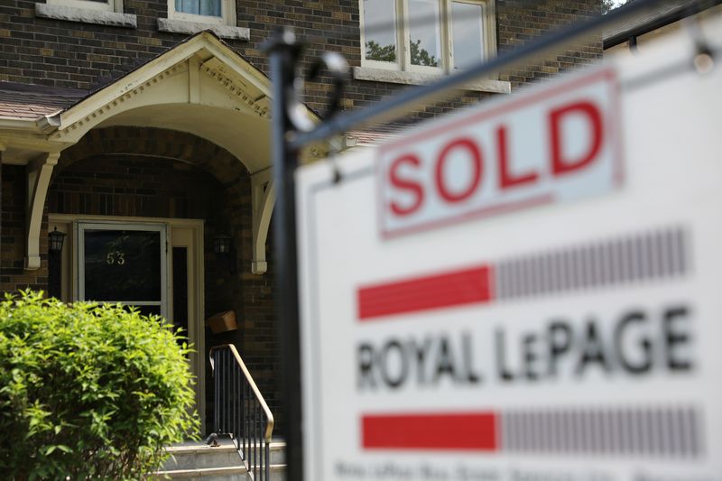 American Buyers ‘Retreat’ As High Mortgage Rates Strangle Housing Market