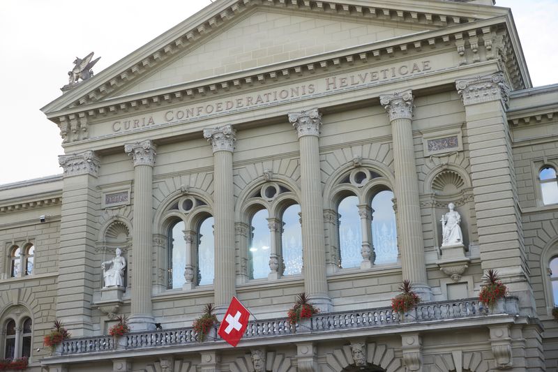 Swiss gov't proposes public liquidity backstop for big banks