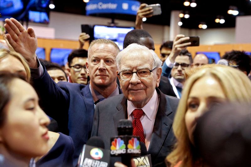 Berkshire Hathaway stock price reaches $500,000