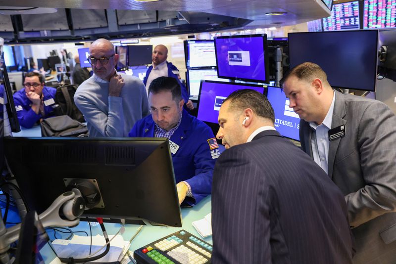 U.S. SEC warns brokers to 'remain vigilant' to market, counterparty risk