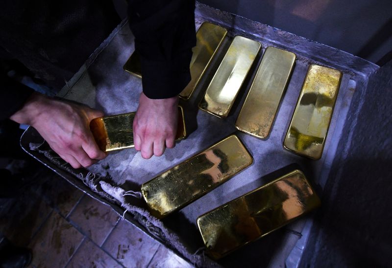 Russian central bank halts purchases of gold from banks to meet household demand