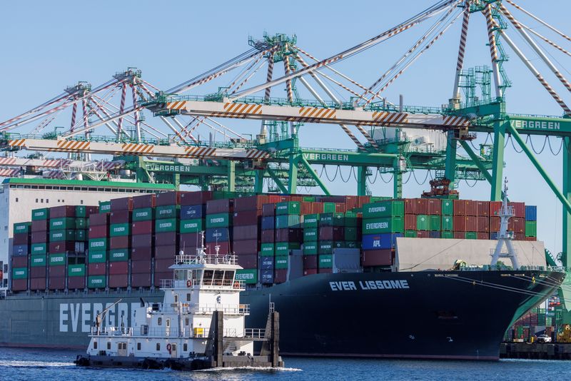 Top U.S. port sets import record, eyes China COVID risk